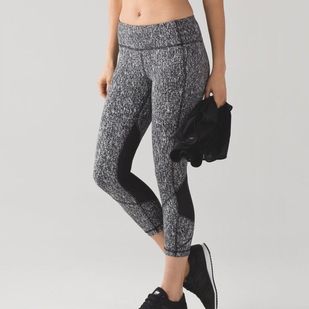 Lululemon Pace Rival 19" Crop Leggings Luxtreme Black &  White Jacquard 6